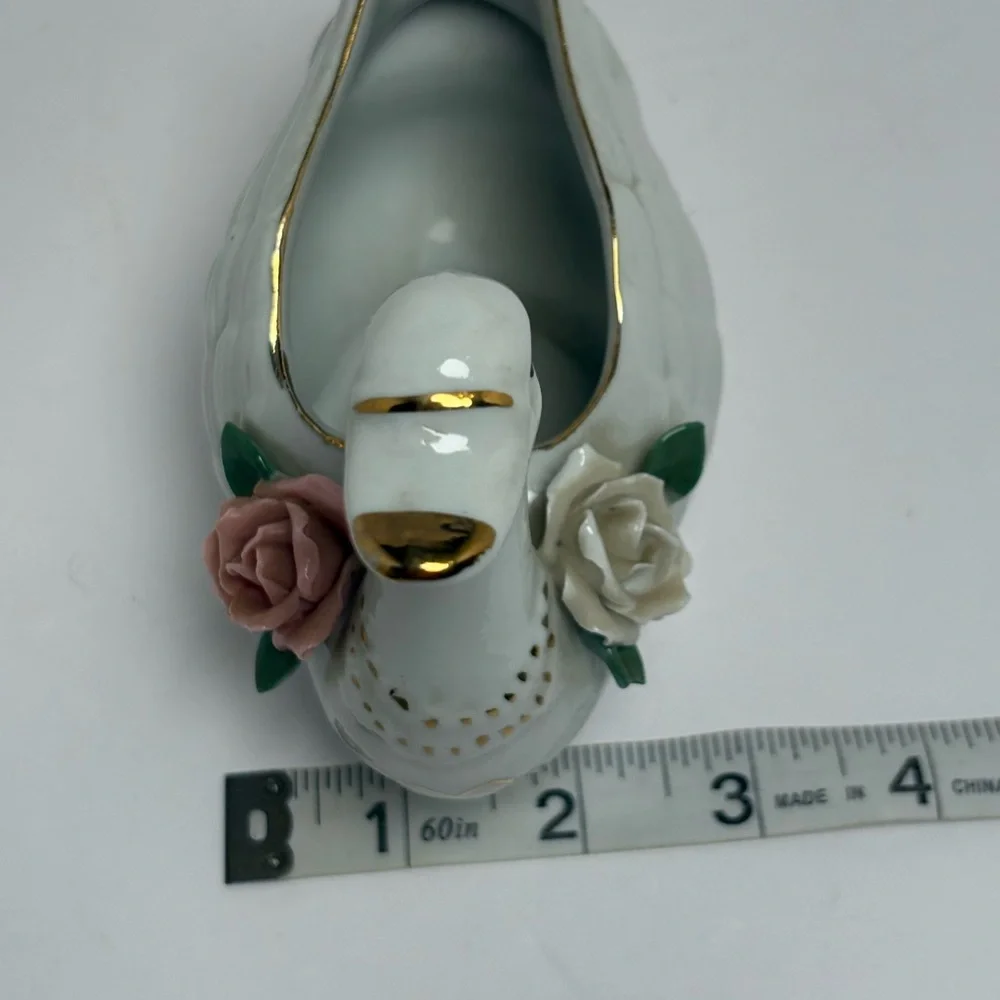 Vintage Elegant Swan Ceramic Vase with Pink Rose Accents
